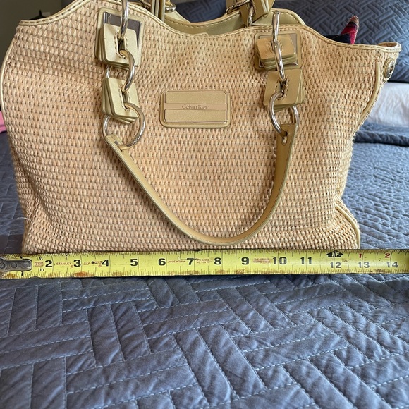 Calvin Klein summer straw bag with gold interior and chain handles - Picture 8 of 10